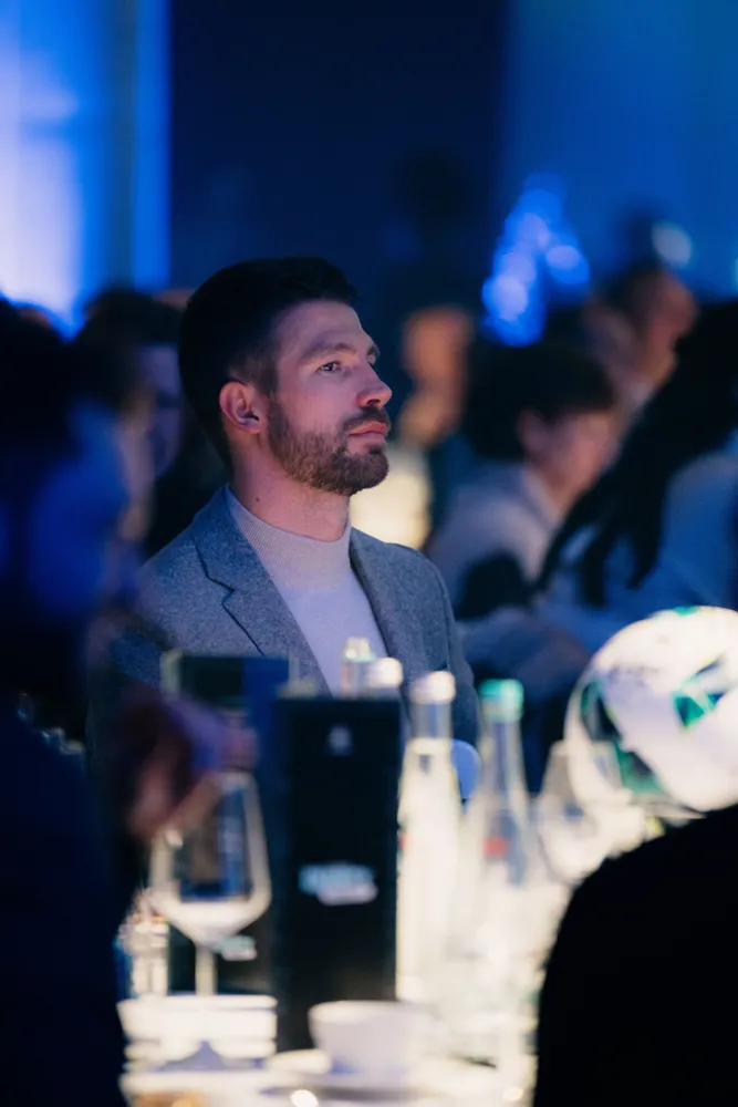 Viergangendiner met (oud)speler aan tafel