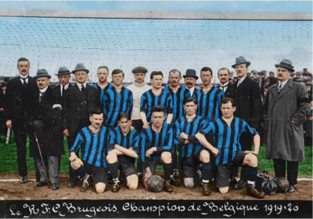 <p><strong>Blauw-Zwart in het seizoen van 1919-20.</strong></p>