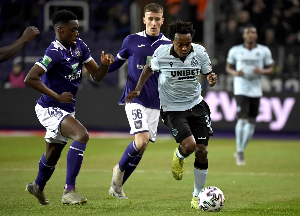 Club's Percy Tau and Anderlecht's Derrick Luckassen fight for the