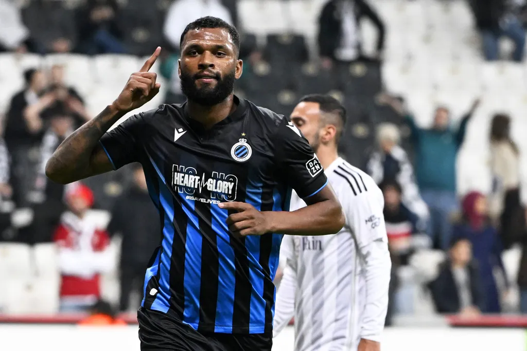 <p>Thiago bekroonde zijn sterke match met twee doelpunten!</p>