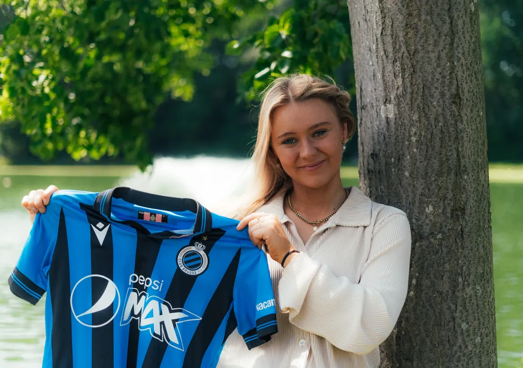 Fleur Pauwels naar Club YLA Club Brugge