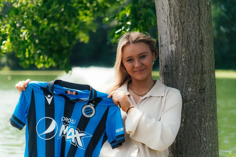 Fleur Pauwels to Club YLA