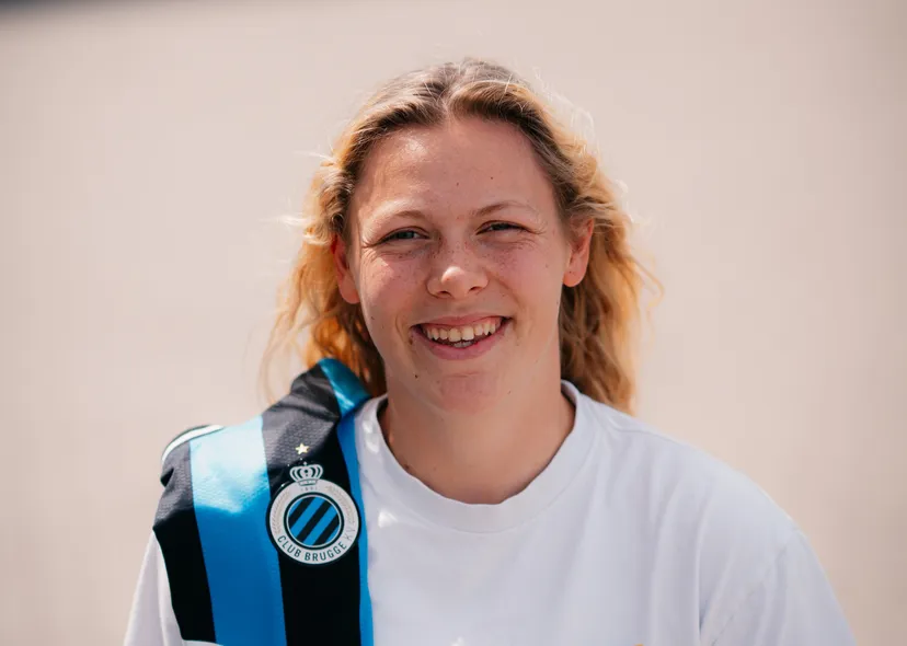 Caitlin Lievens tekent eerste contract bij Club YLA