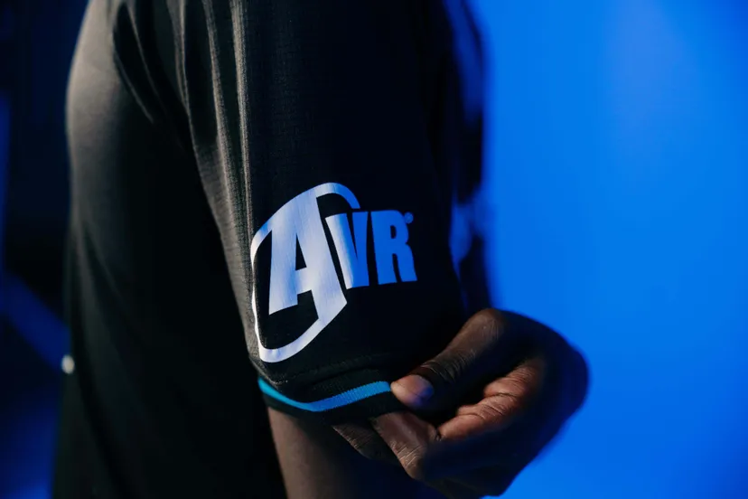 AVR Machinery is de nieuwe mouwpartner van Club NXT