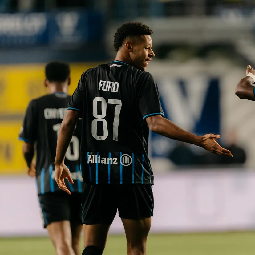 Kaye Furo naar Brentford FC