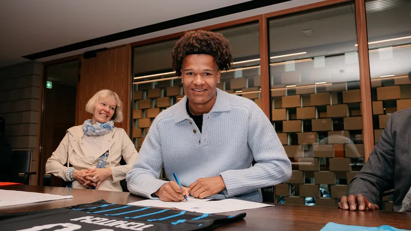 Dahrel Tchitchi tekent tot 2029 en sluit aan bij Club NXT