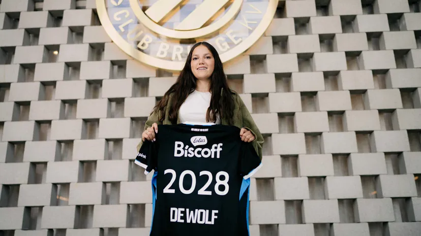 Luz De Wolf tekent eerste contract bij Club YLA