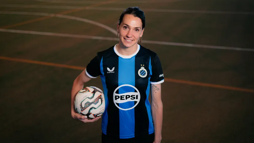 Amélie Delabre tekent een contract tot 2028 bij Club YLA