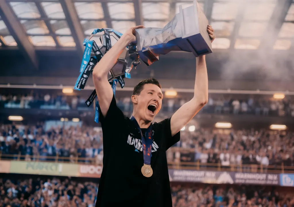 Hans Vanaken voted "Player Of The Year" | Club Brugge
