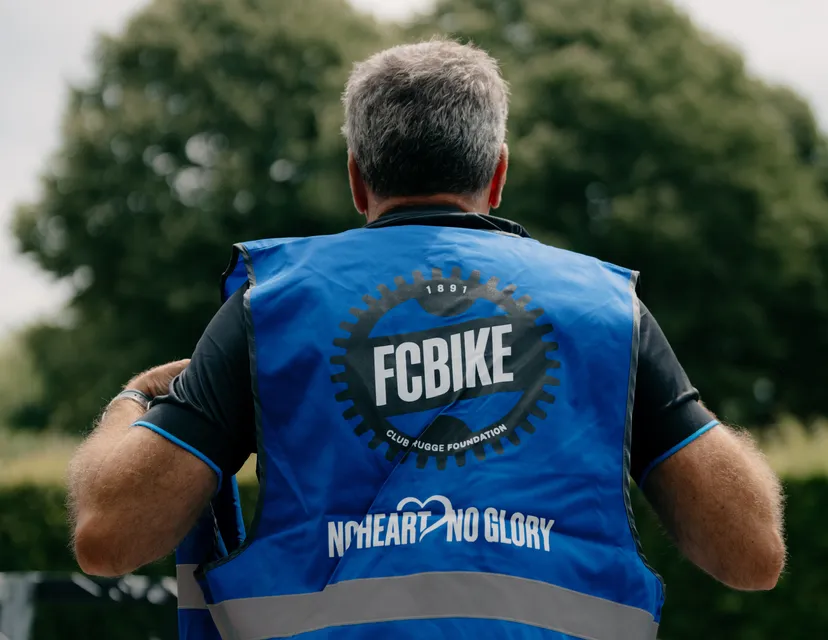 Fans zakken met de fiets af naar de Brugse Metten