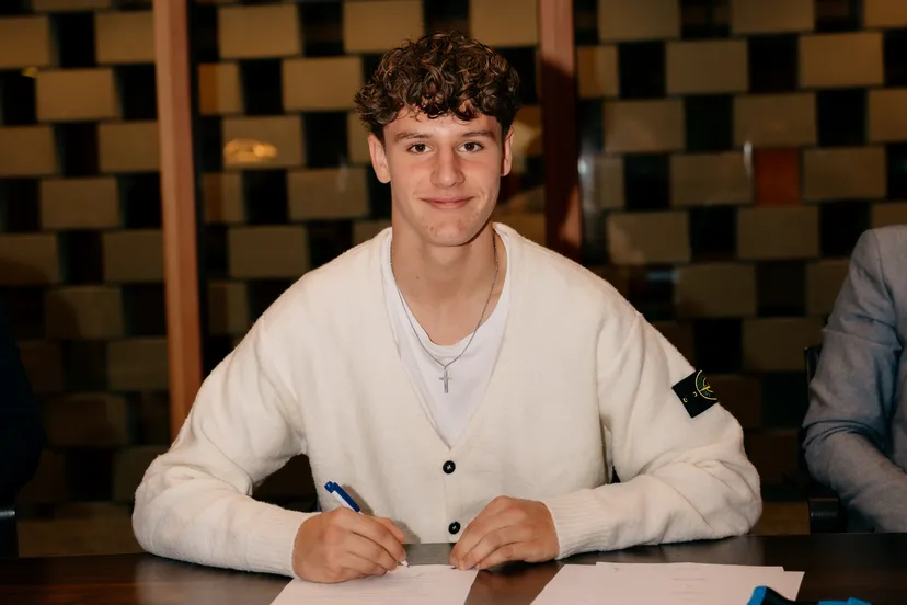 Wout Verlinden tekent eerste contract bij Club NXT