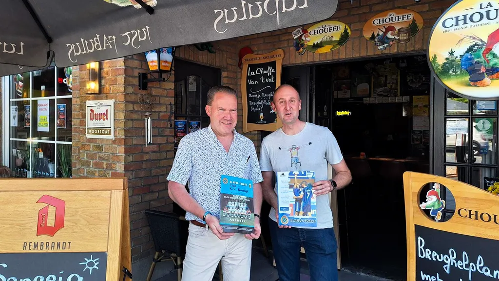 <ul><li>Links: Nico Cappaert, Voorzitter SupportersFederatie Club Brugge</li><li>Rechts: Dieter Viaene, Erfgoedarchivaris, Stadsarchief Brugge</li></ul>
