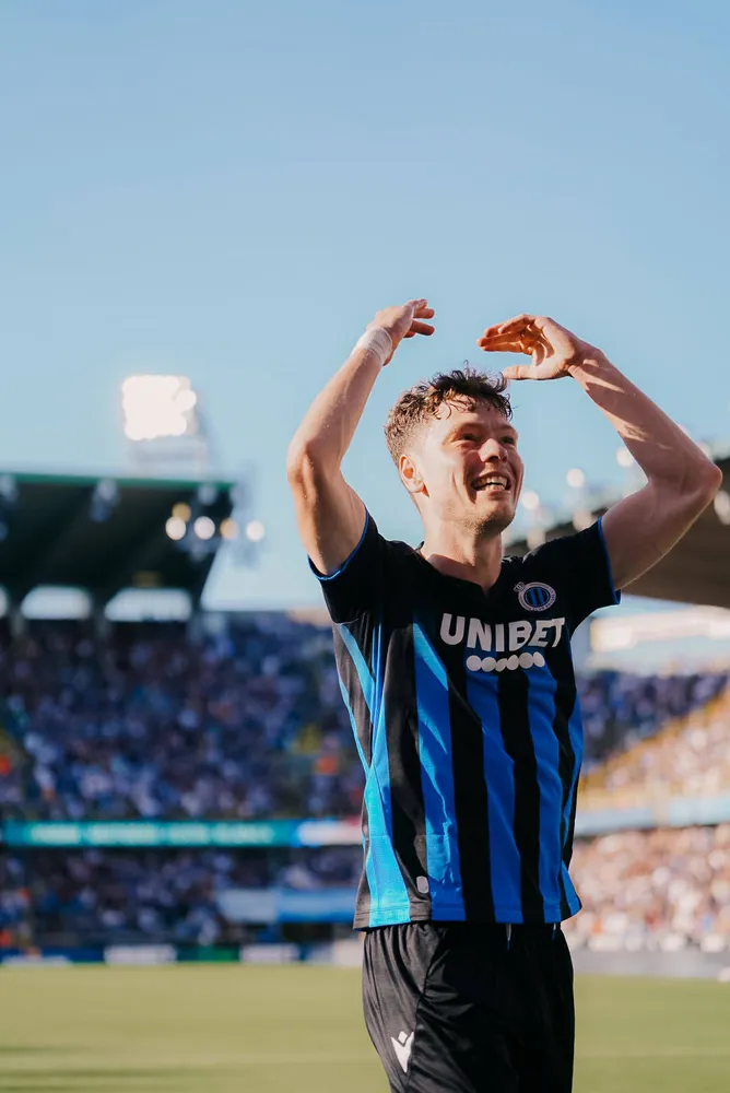 <p>Skov Olsen bekroonde zijn sterke match met twee doelpunten!</p>
